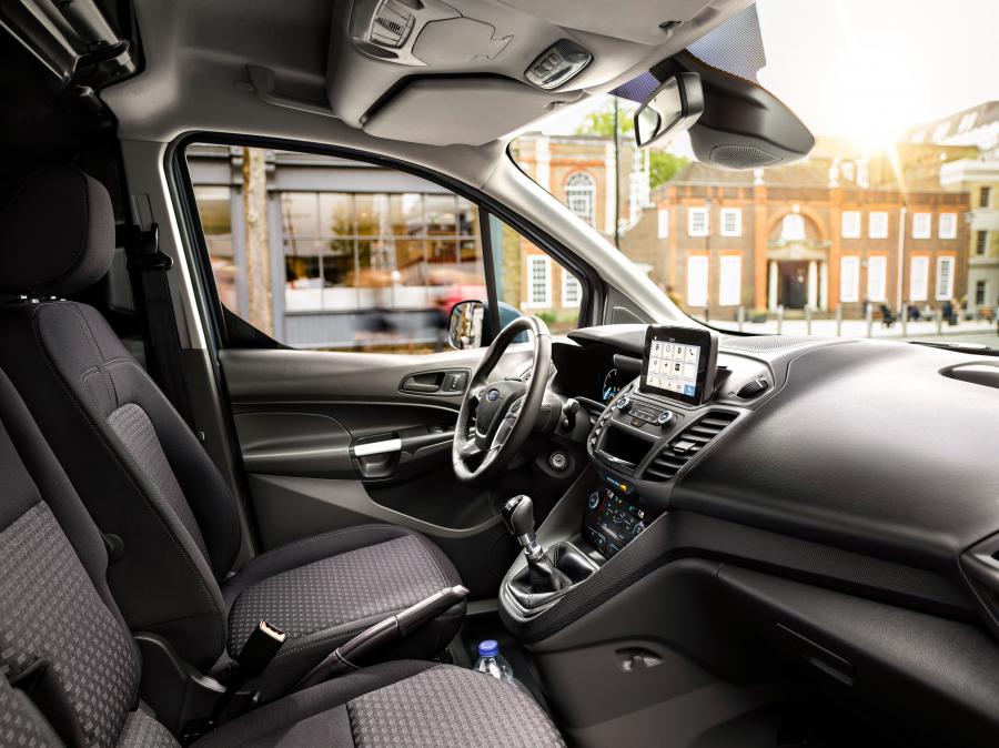 Интерьер Ford Transit Connect LWB 2018 года  (WW) (фото 4 из 11)